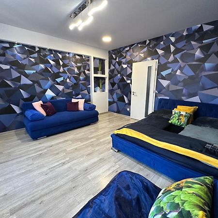Kitty Downtown Apartman Debreţin Exterior foto
