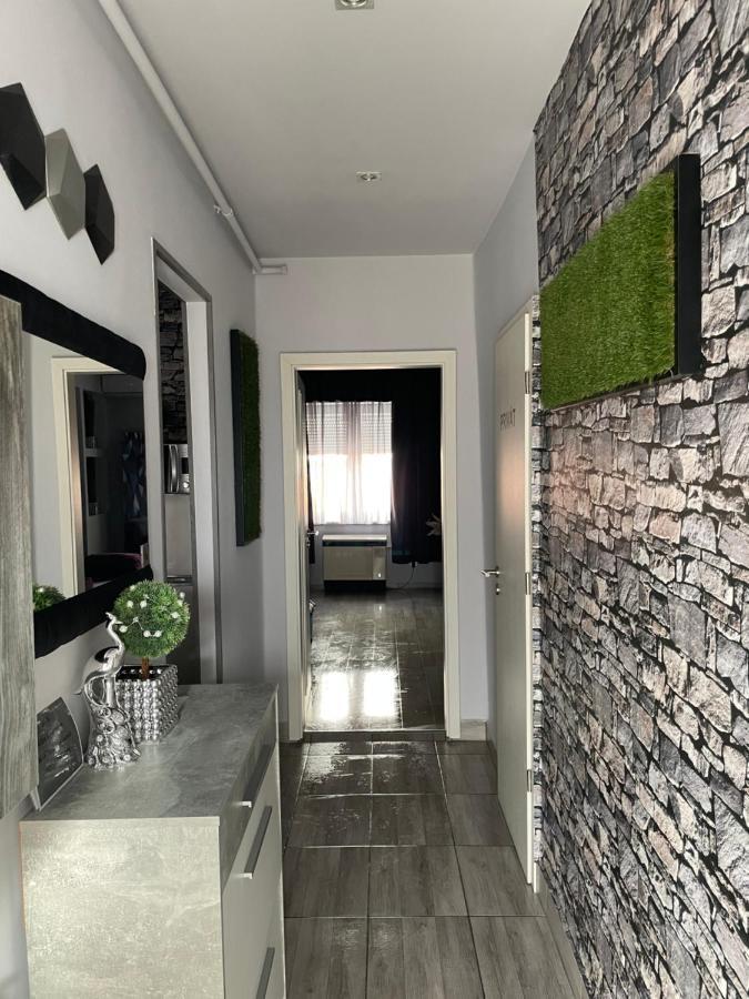 Kitty Downtown Apartman Debreţin Exterior foto