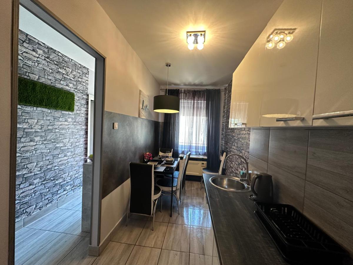 Kitty Downtown Apartman Debreţin Exterior foto