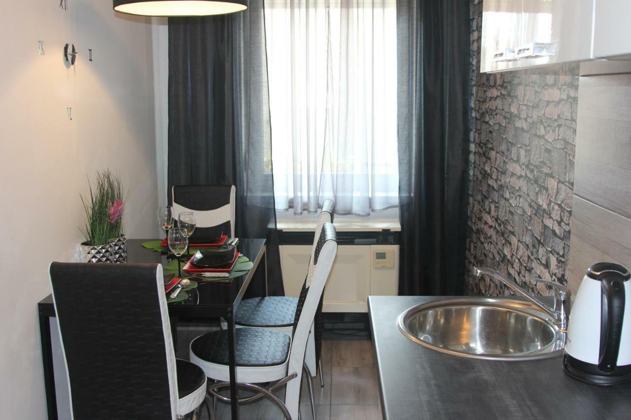 Kitty Downtown Apartman Debreţin Exterior foto